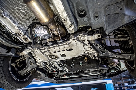 Unterseite des Testwagens mit Katalysator. //Foto: Twintec Technologie GmbH