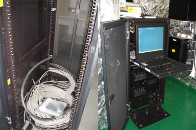 Links: Rack mit vorbereiteter Verkabelung. Rechts: Montierter Rack. (Foto: Rainer Hinney)